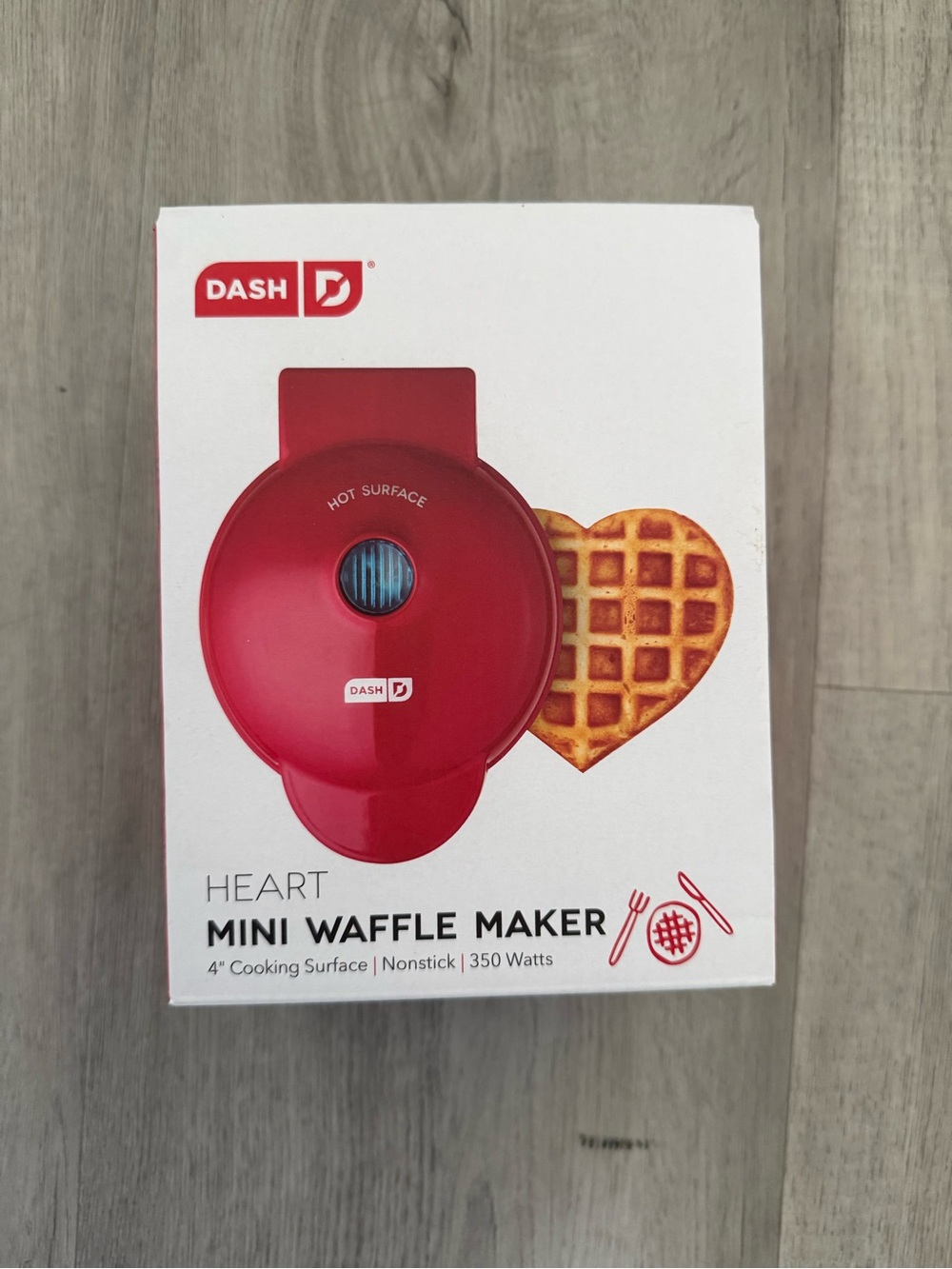 ❤️ Dash Heart Mini Waffle Maker in Red